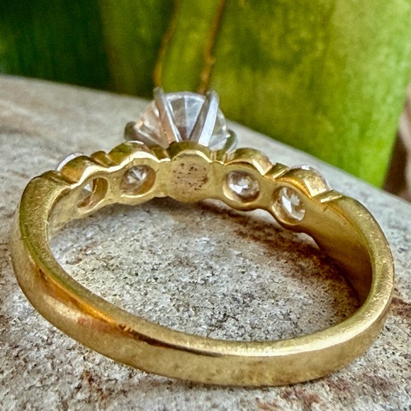 14 karat gold Diamond Ring - Picture 8 of 11